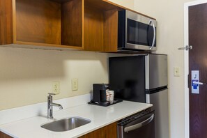 Desk, blackout drapes, iron/ironing board, free WiFi