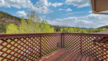 Blackout curtains, iron/ironing board, free cots/infant beds