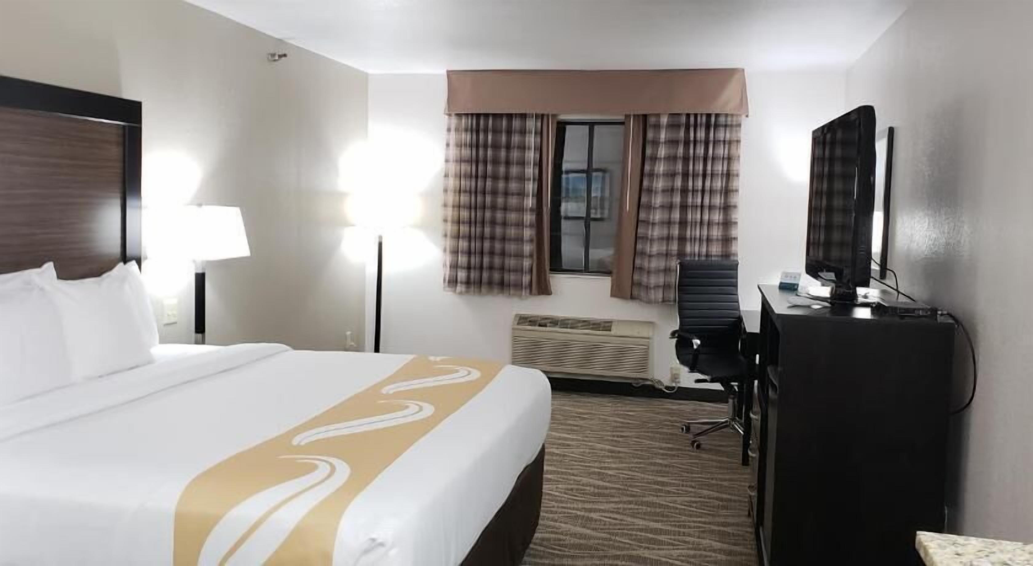 Cortinas blackout, tabla de planchar con plancha y cunas gratuitas 