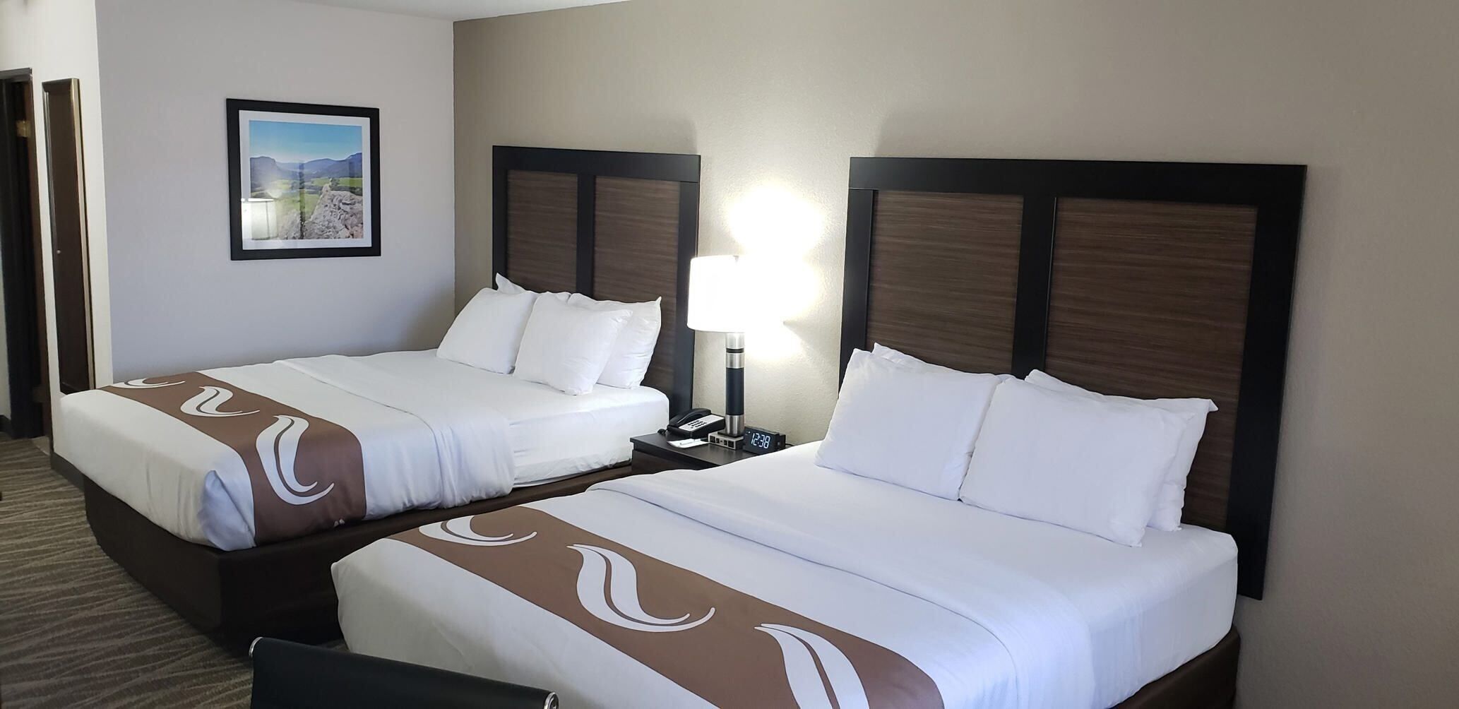 Cortinas blackout, tabla de planchar con plancha y cunas gratuitas 