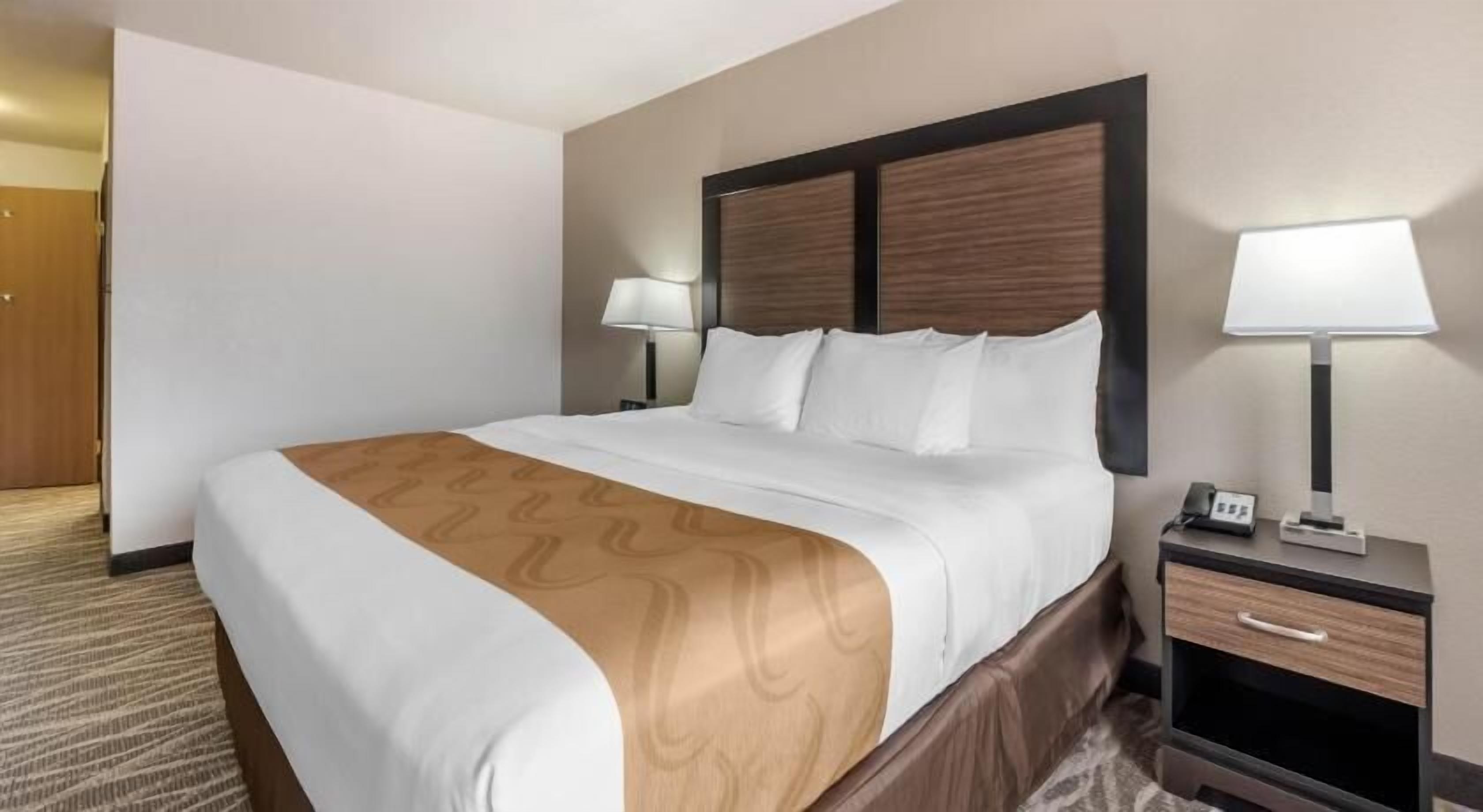 Cortinas blackout, tabla de planchar con plancha y cunas gratuitas 