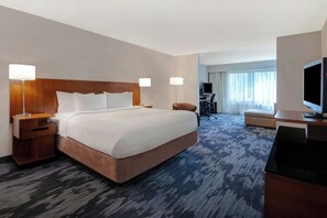 Suite, 1 King Bed with Sofa bed, Non Smoking