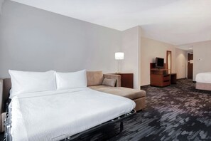 Phòng Suite, 1 giường cỡ king và sofa giường | Chăn bông, két bảo mật tại phòng, bàn 
