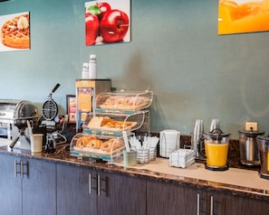Tägliches inbegriffenes kontinentales Frühstück