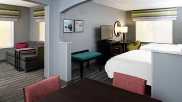 Suite | Hypo-allergenic bedding, in-room safe, desk, laptop workspace