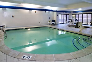 Indoor pool, sun loungers