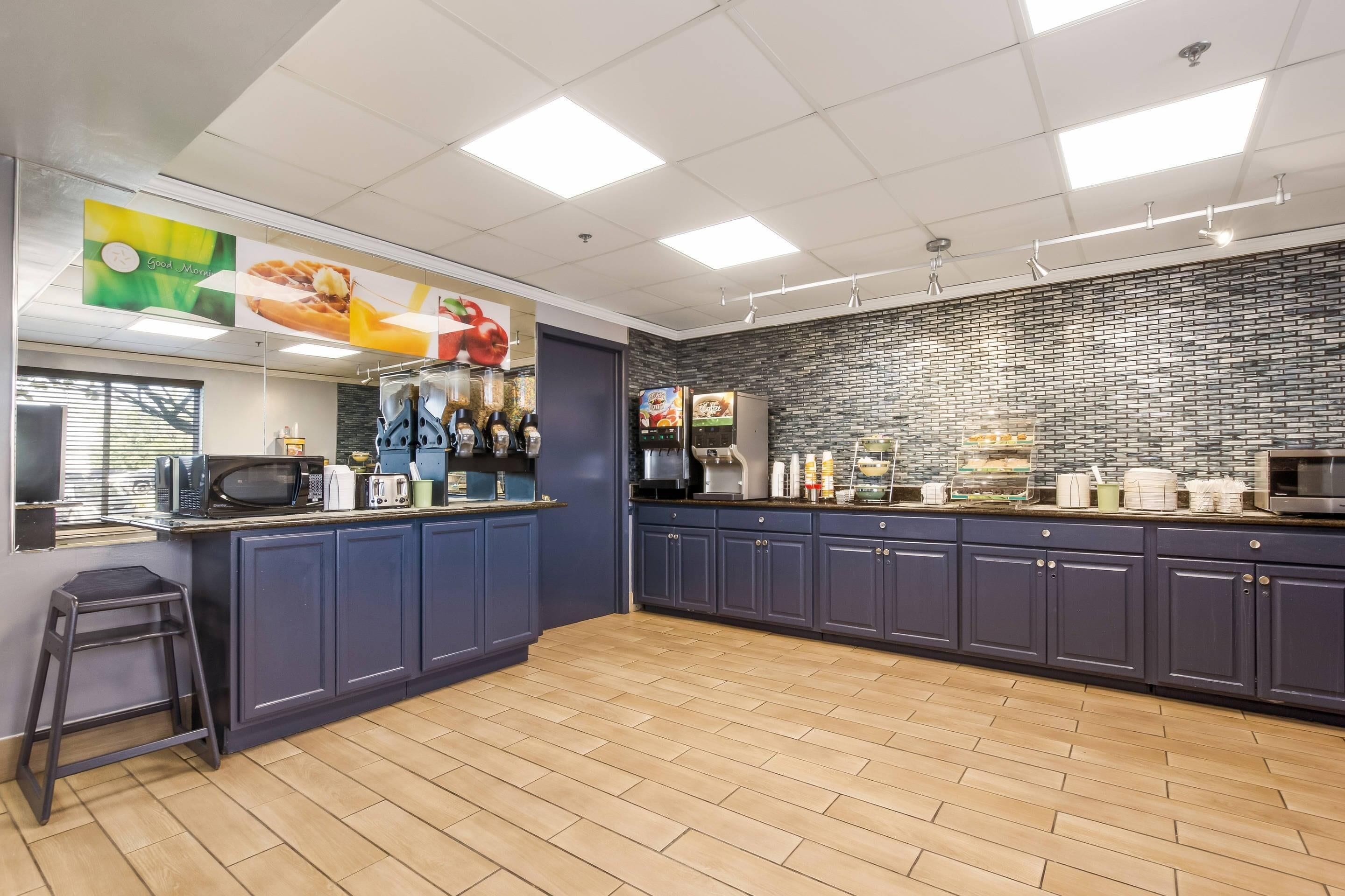 Free daily continental breakfast