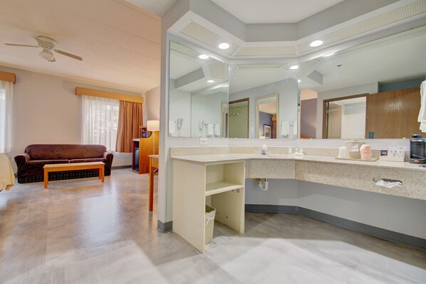 Suite, 1 King Bed with Sofa bed, Non Smoking | Premium bedding, laptop workspace, soundproofing, iron/ironing board - Quality Inn & Suites CVG Airport (Hebron)