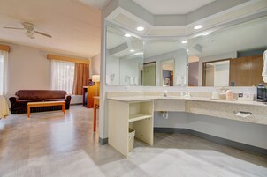 Suite, 1 King Bed with Sofa bed, Non Smoking | Premium bedding, laptop workspace, soundproofing, iron/ironing board