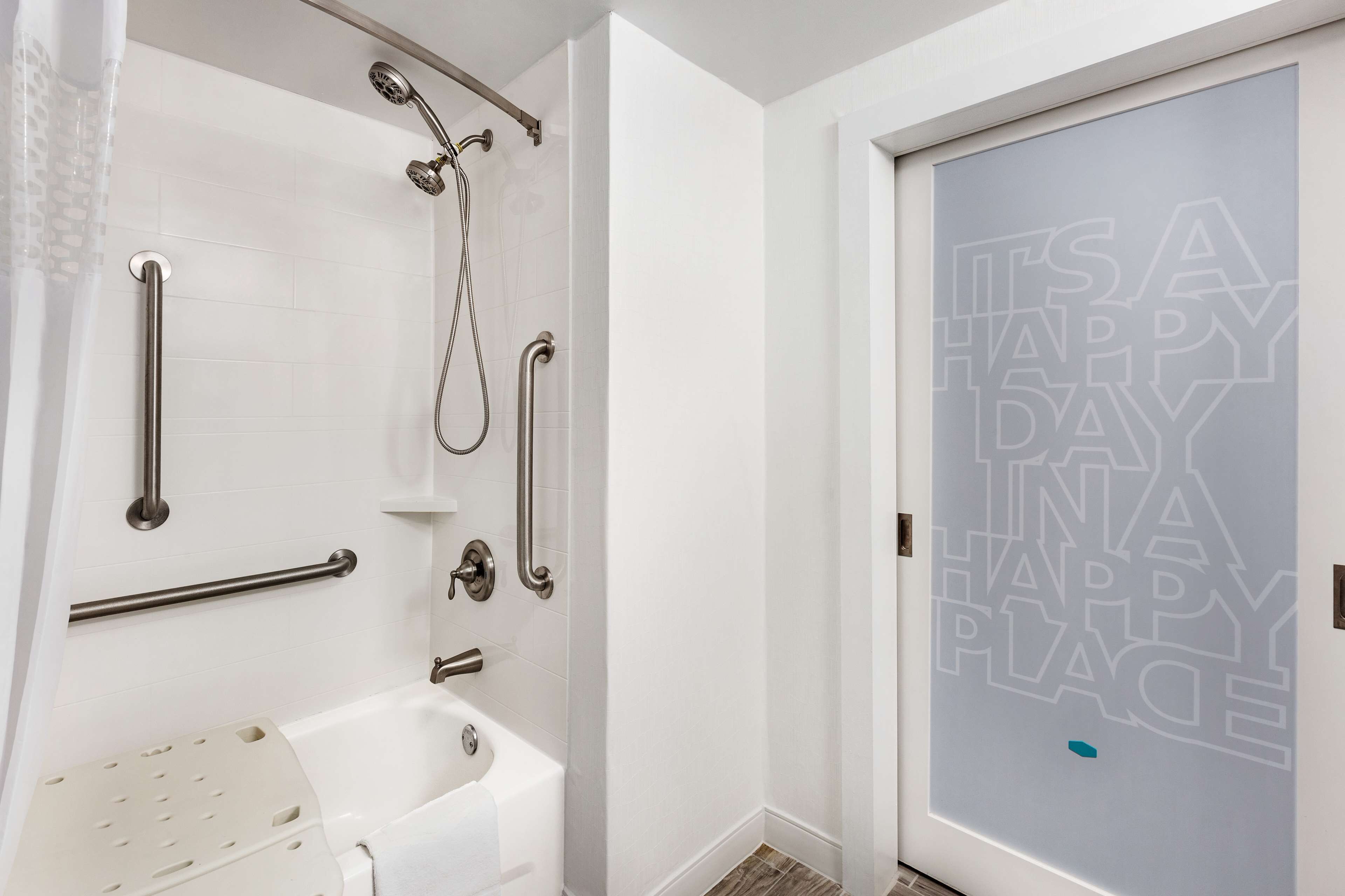 room, 1 king bed, accessible, bathtub | bathroom | hair dryer, towels