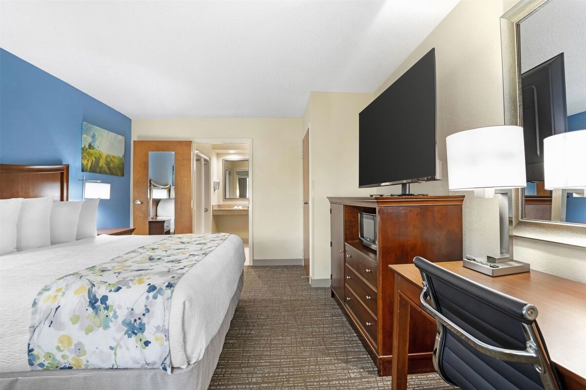 In-room safe, desk, laptop workspace, iron/ironing board
