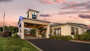 A hotel entrance with a covered area, a sign reading "Best Western," and a well-maintained lawn.