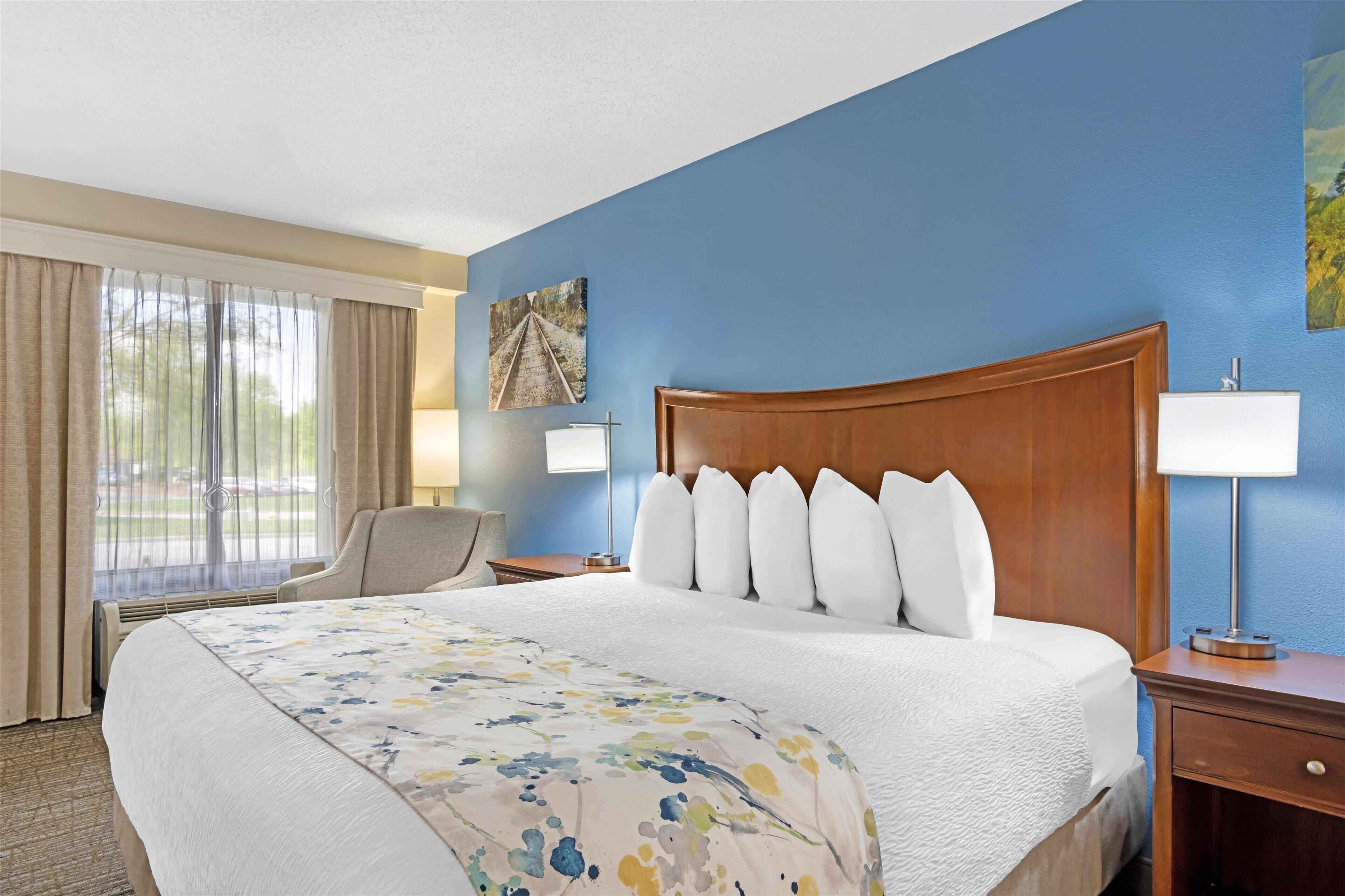 in-room safe, desk, laptop workspace, iron/ironing board