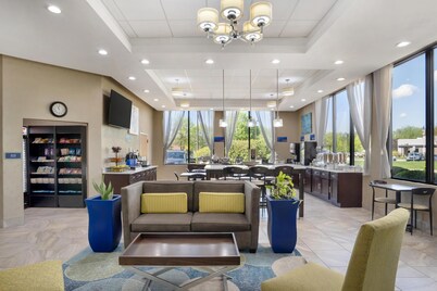 Best Western Inn & Suites - Monroe