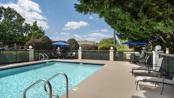 Outdoor pool, pool loungers
