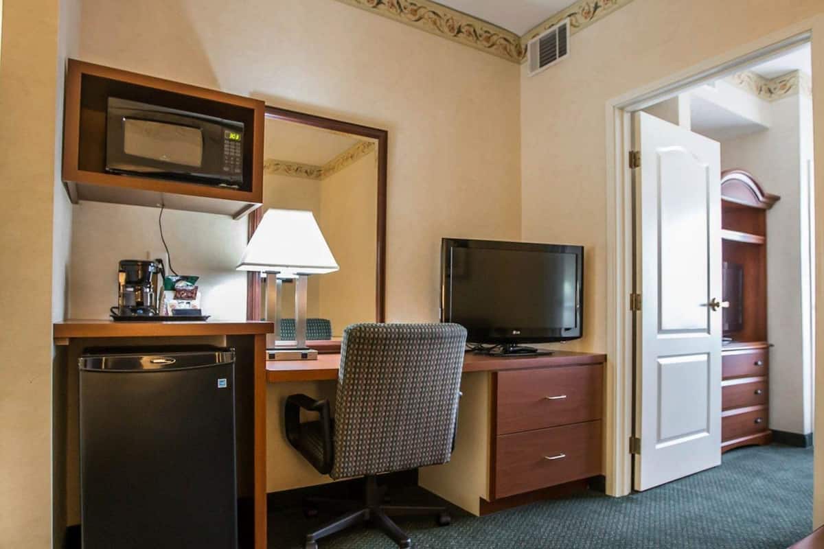 desk, iron/ironing board, free cots/infant beds, rollaway beds