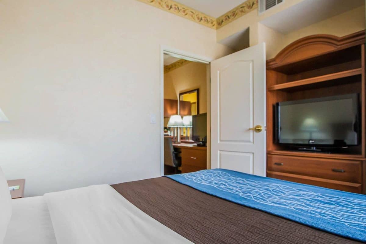 desk, iron/ironing board, free cots/infant beds, rollaway beds