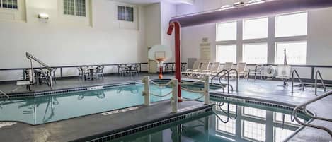 Indoor pool, sun loungers