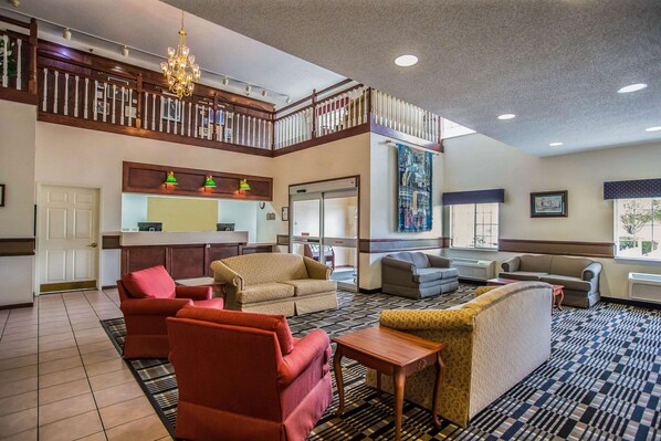 Lobby - Quality Inn & Suites Dixon near I-88 (Dixon)