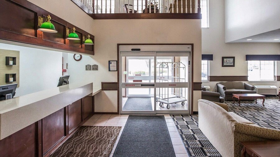 Quality Inn & Suites Dixon near I-88