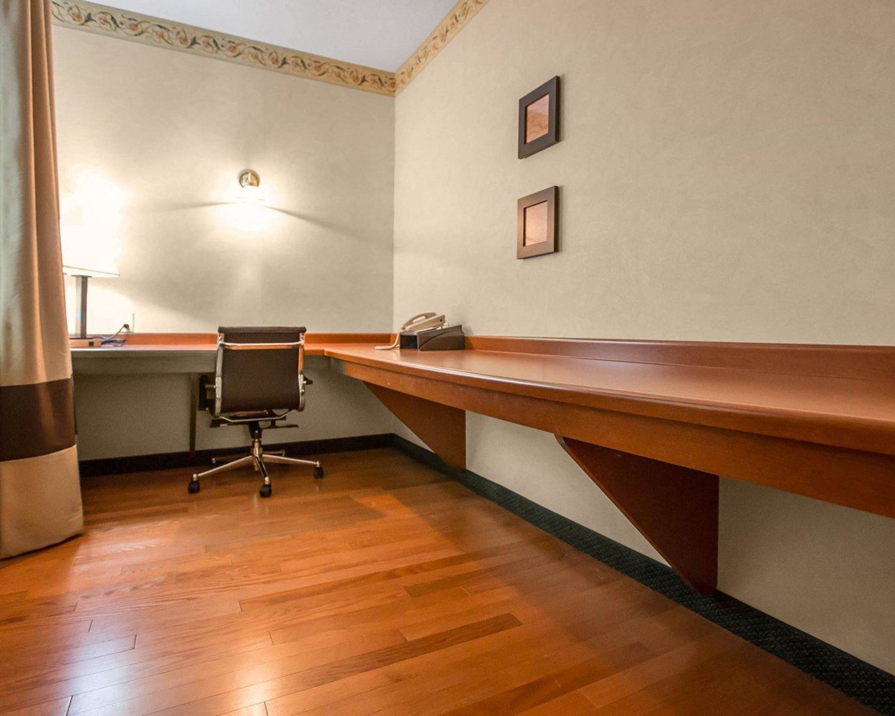 standard room, 1 king bed, non smoking | desk, iron/ironing board, free cots/infant beds, rollaway beds