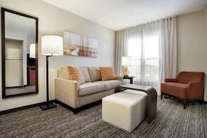 42-inch TV with cable channels - Homewood Suites by Hilton Phoenix/Chandler (Chandler)