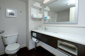 淋浴/浴缸二合一、環保盥洗用品、吹風機、毛巾