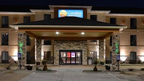 A Comfort Inn & Suites hotel entrance with a stone facade, a large sign above the entrance, and a covered walkway leading to the doors. - Comfort Inn & Suites Cedar Rapids North - Collins Road (Cedar Rapids)