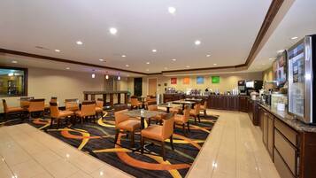 Café da manhã com buffet grátis todos os dias