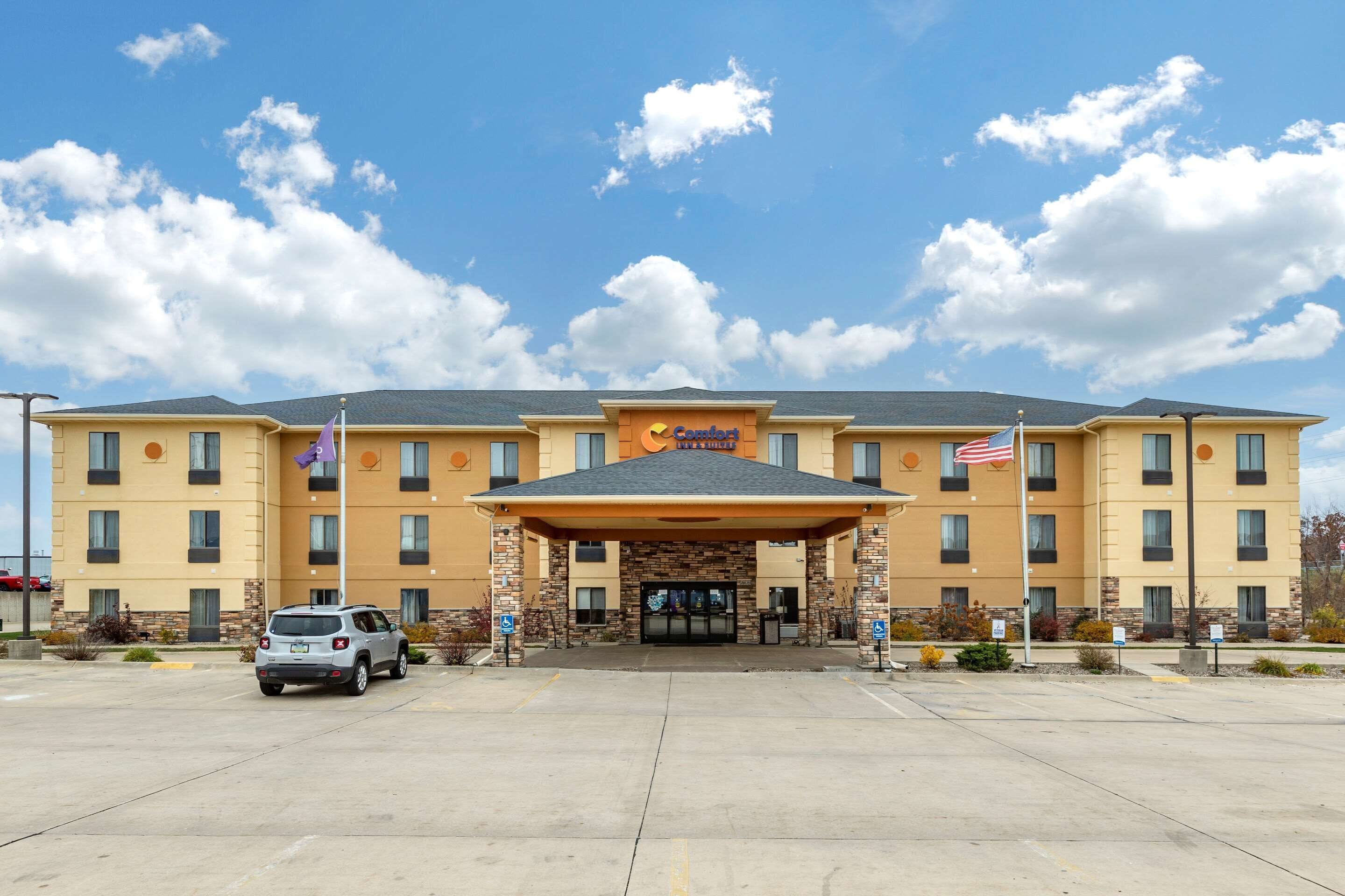 A Comfort Inn hotel with a covered entrance, multiple floors, and a parking lot.