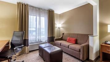 Suite, 1 kingsize bed met slaapbank, niet-roken | Luxe beddengoed, pillowtop-bedden, een bureau, verduisterende gordijnen