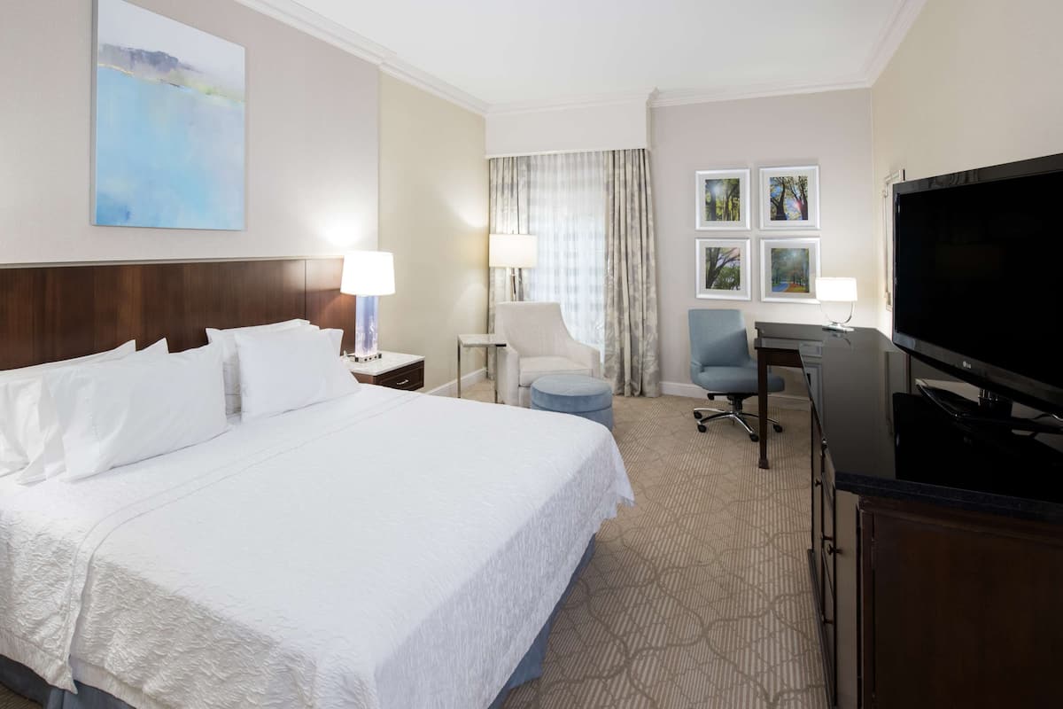 Room, 1 King Bed, Accessible, Non Smoking | 1 bedroom, in-room safe, desk, laptop workspace