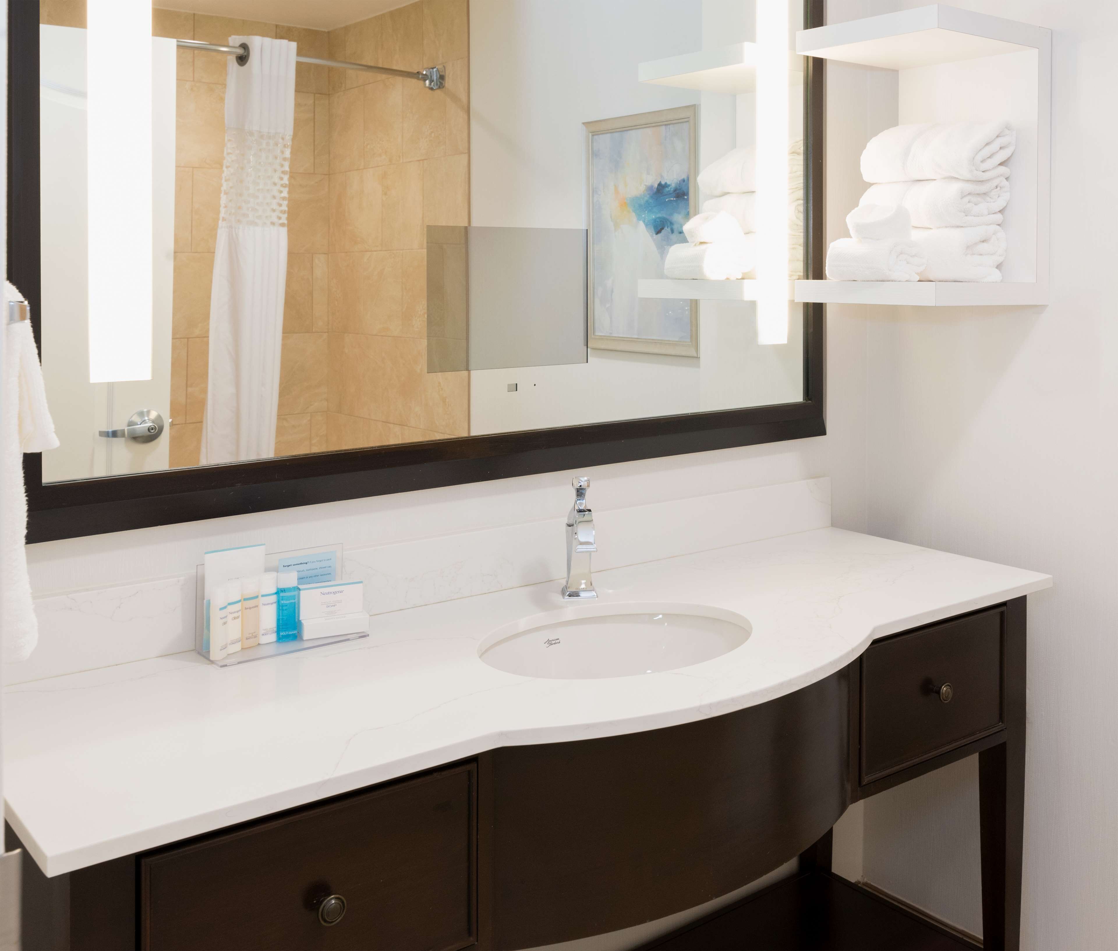 1 king bed study non smoking | bathroom | combined shower/bathtub, designer toiletries, hair dryer, towels