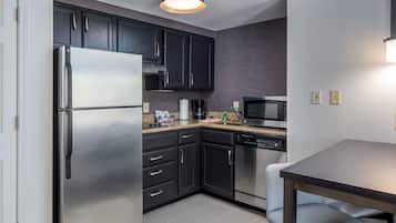 Full-sized fridge, microwave, stovetop, dishwasher