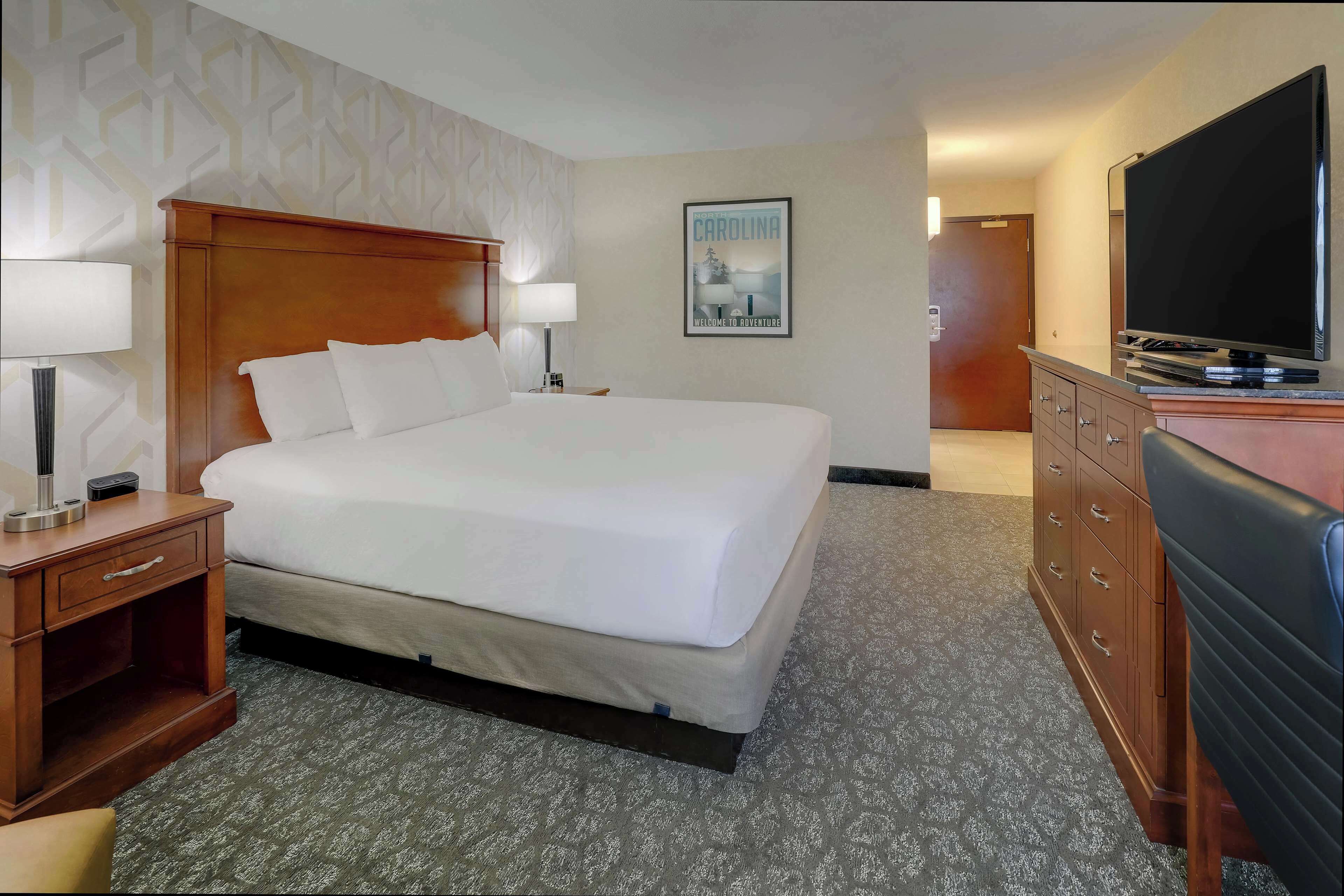 Photo - Drury Inn & Suites Charlotte University Place