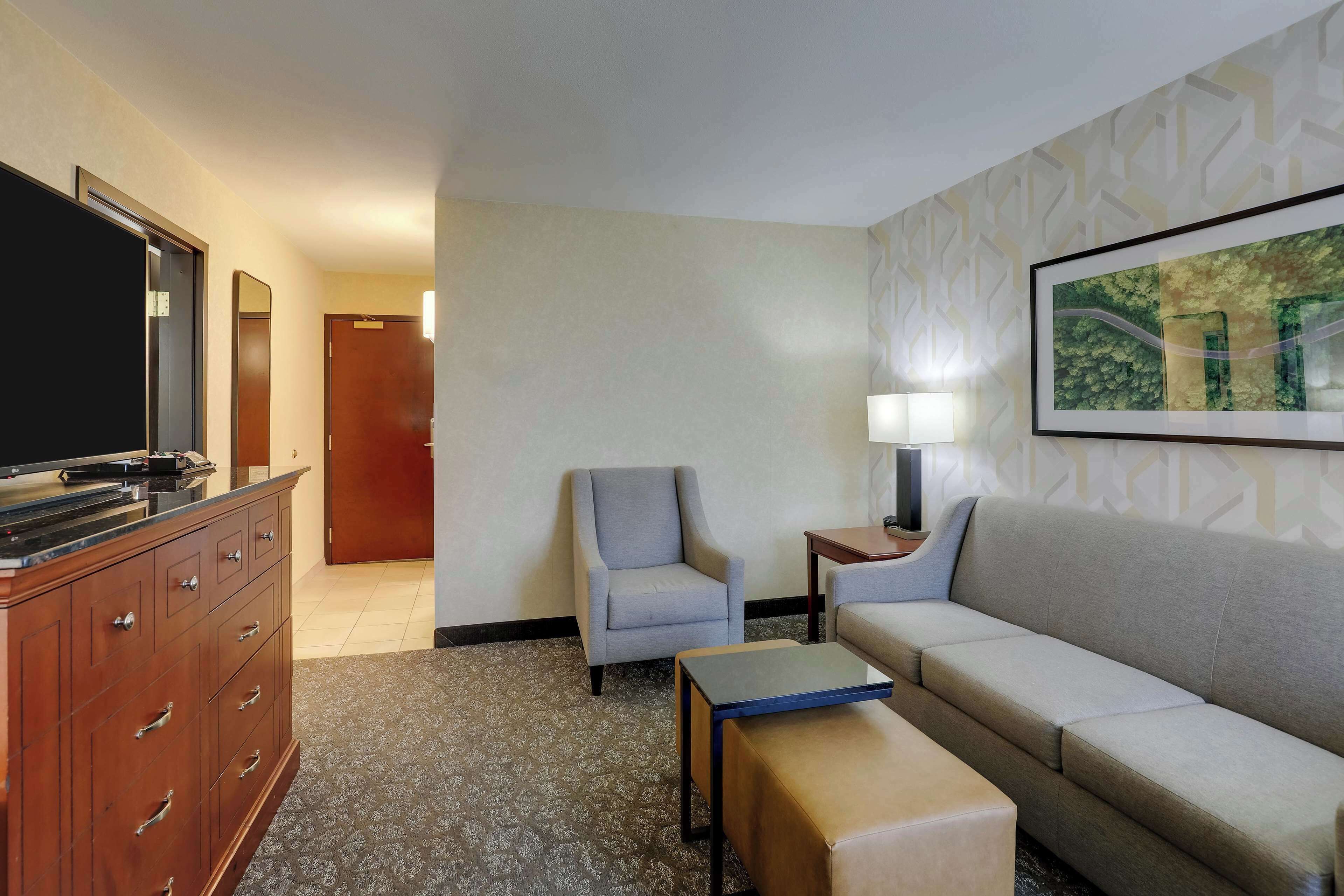 Photo - Drury Inn & Suites Charlotte University Place