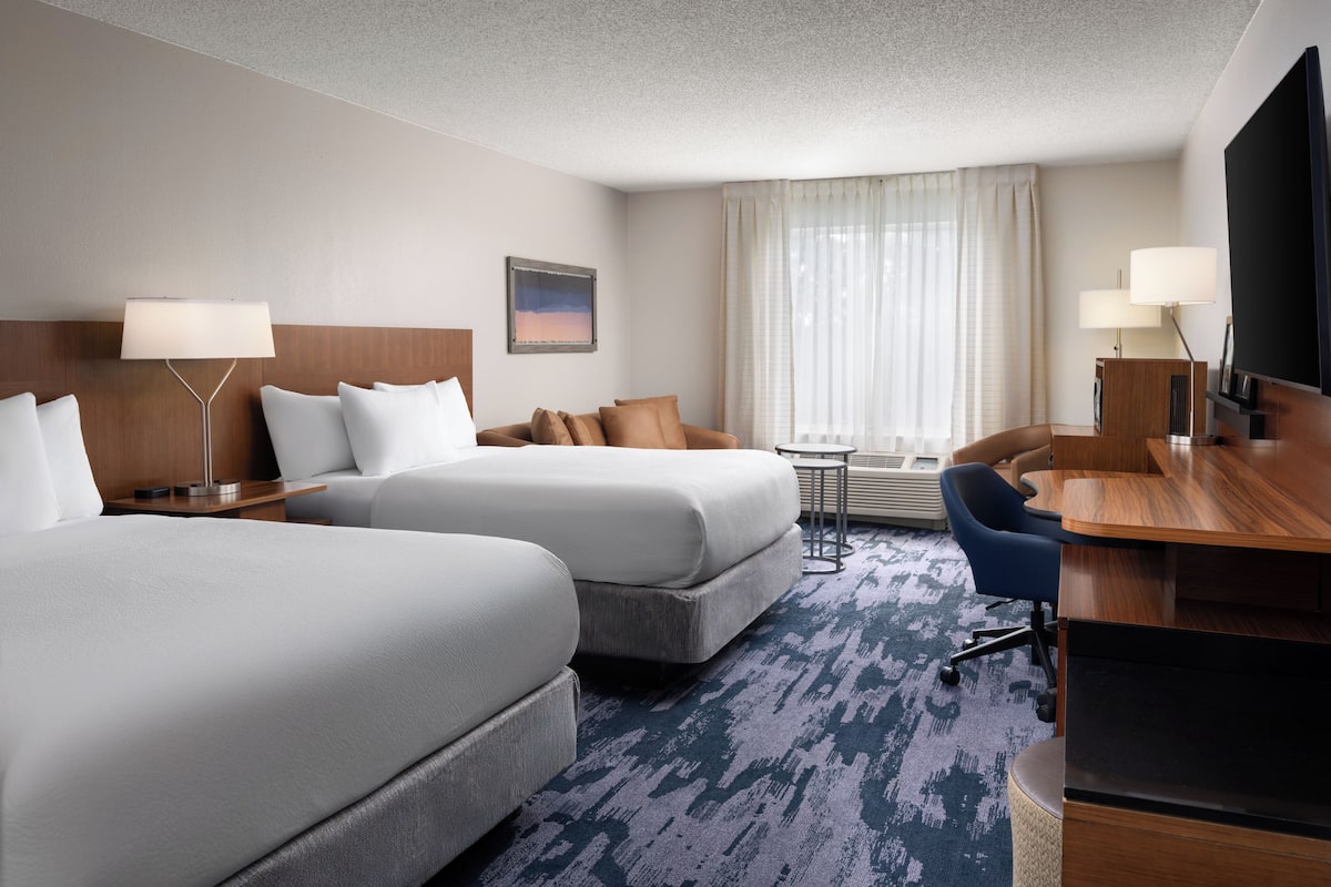In-room safe, desk, iron/ironing board, free WiFi