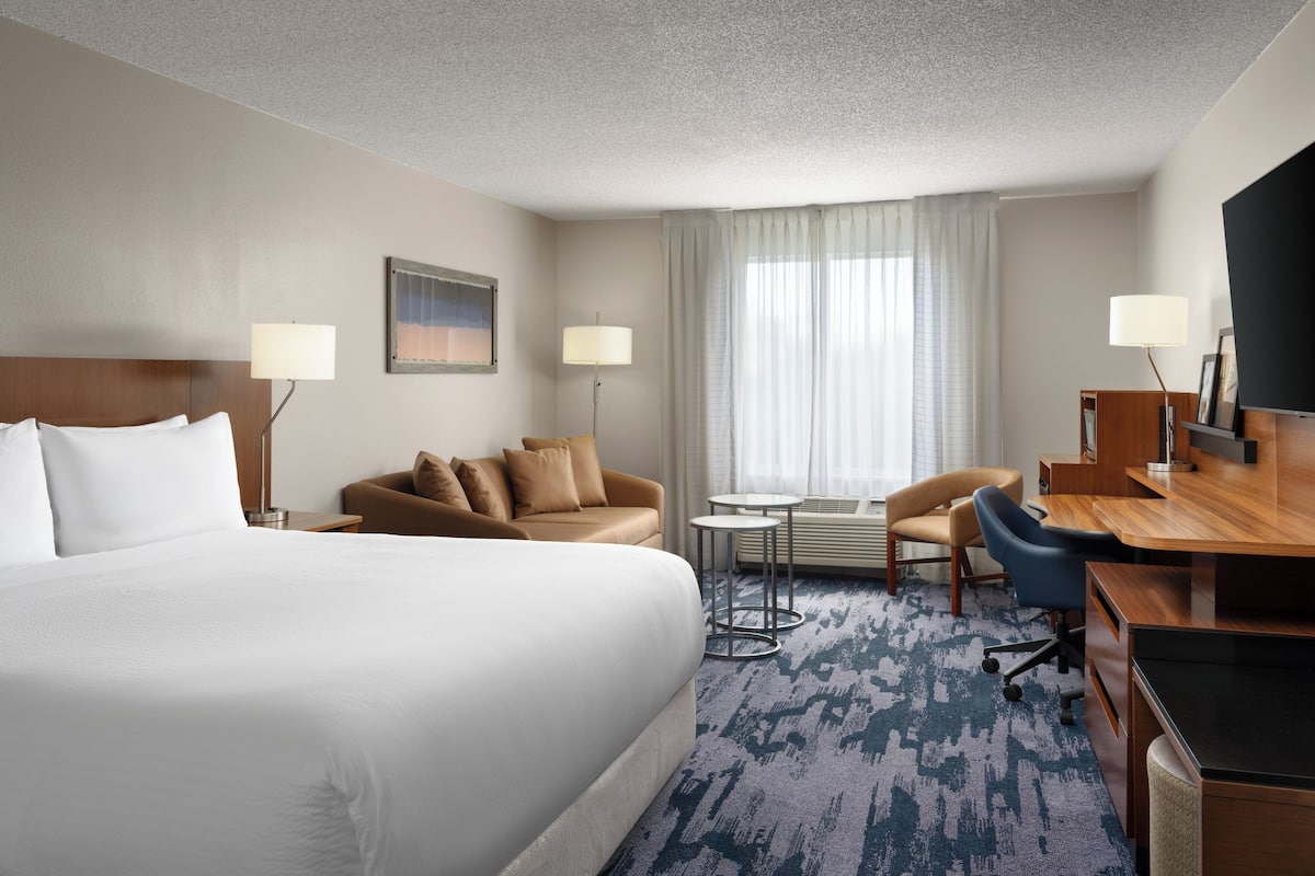 In-room safe, desk, iron/ironing board, free WiFi
