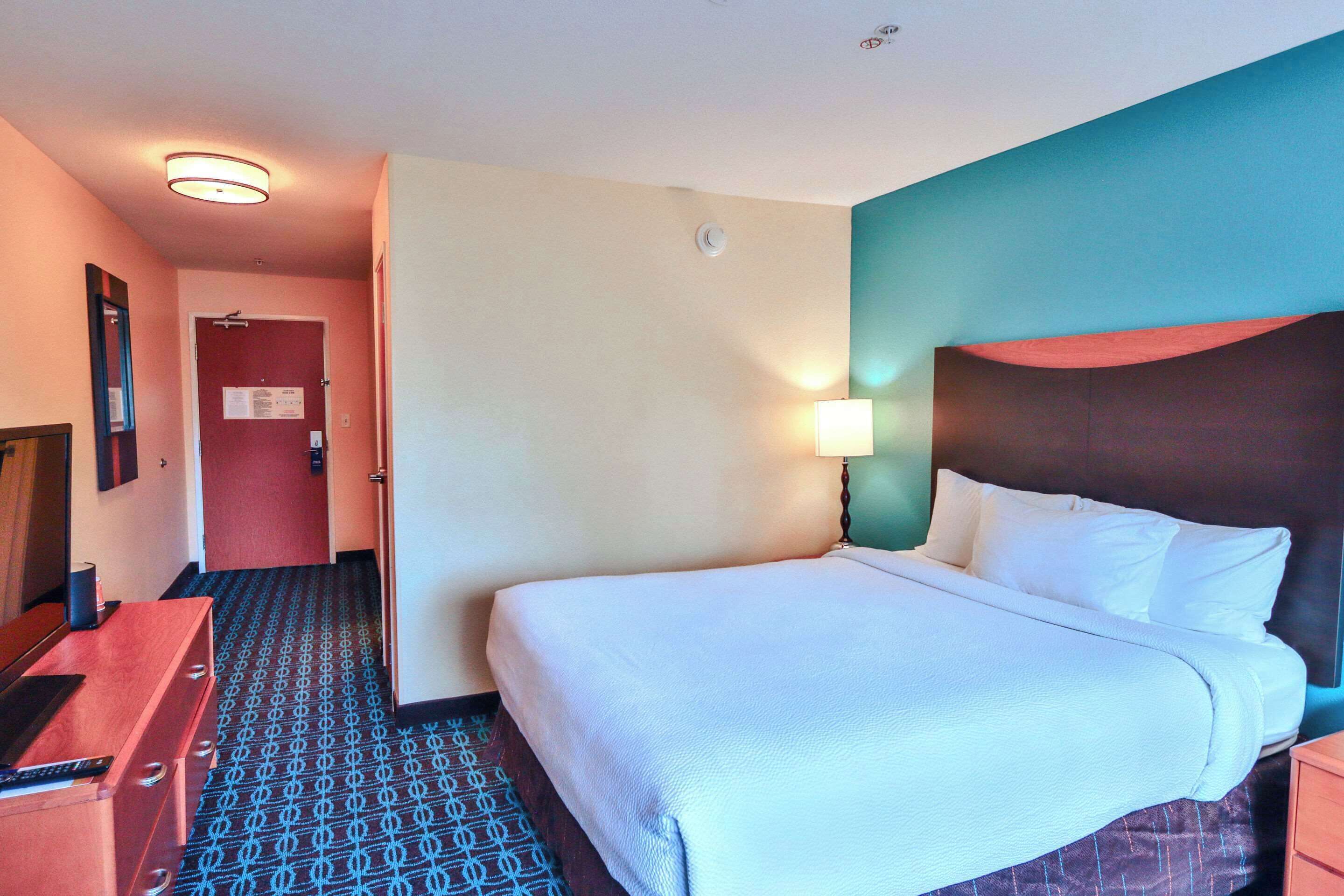 Allergikerbettwaren, Schreibtisch, laptopgeeigneter Arbeitsplatz