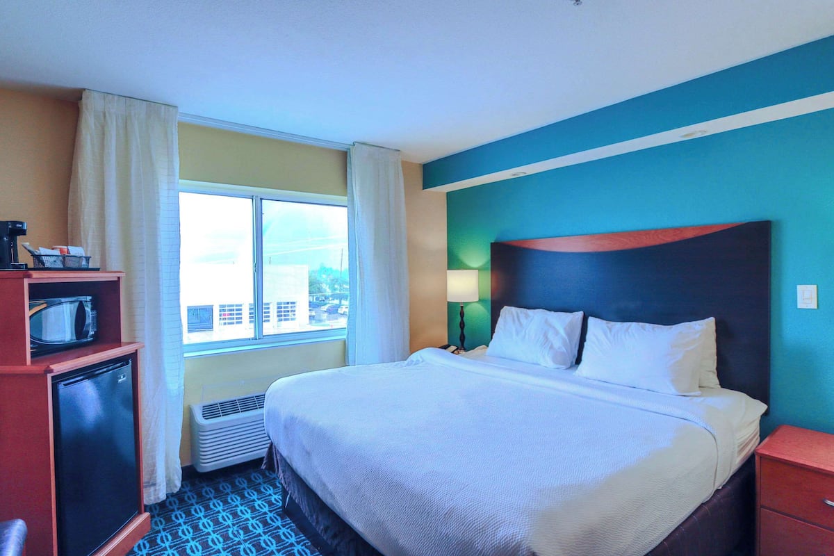 Suite, 1 King Bed, Non Smoking