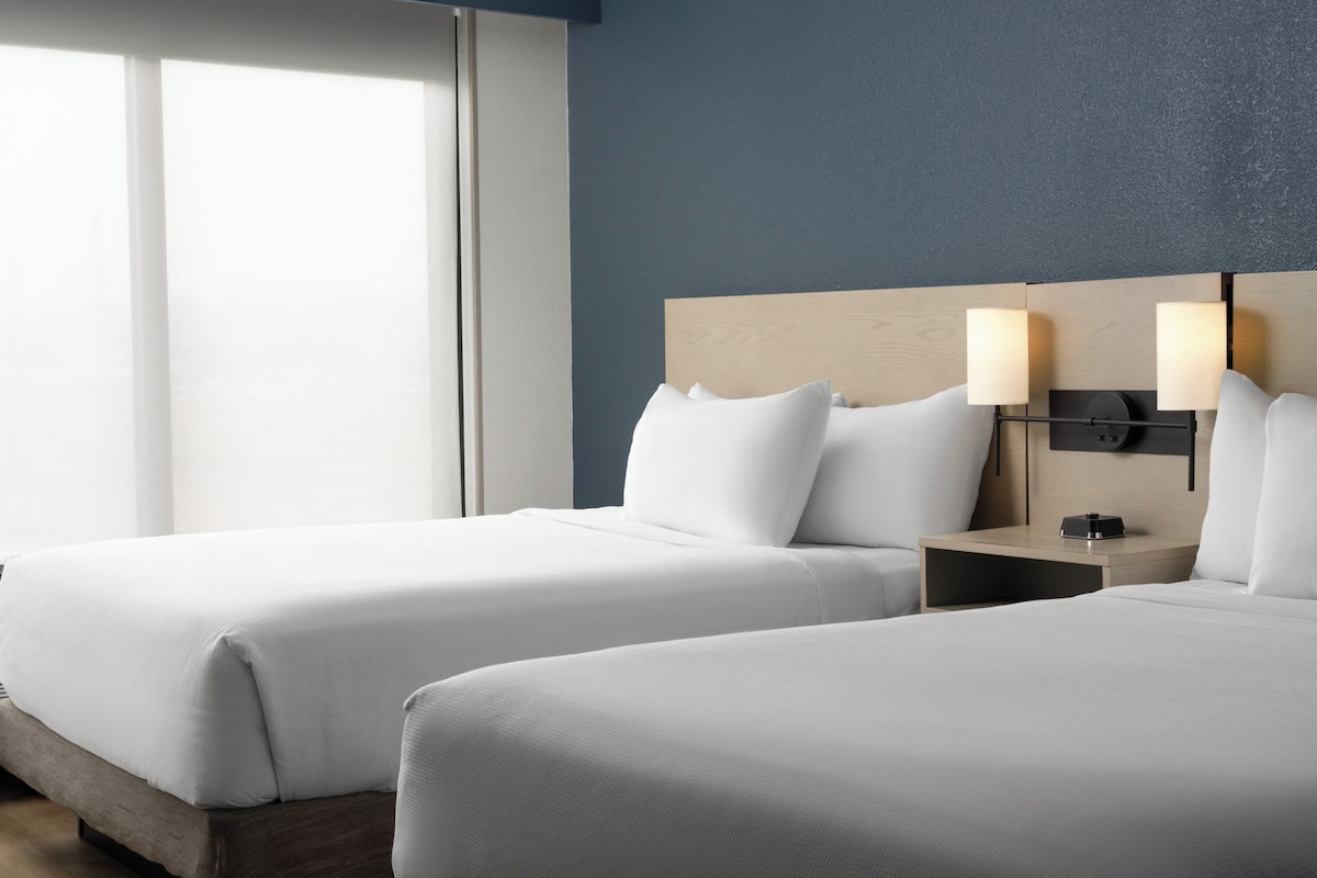Habitación, 2 camas matrimoniales (Specialty) | Ropa de cama de alta calidad y edredón