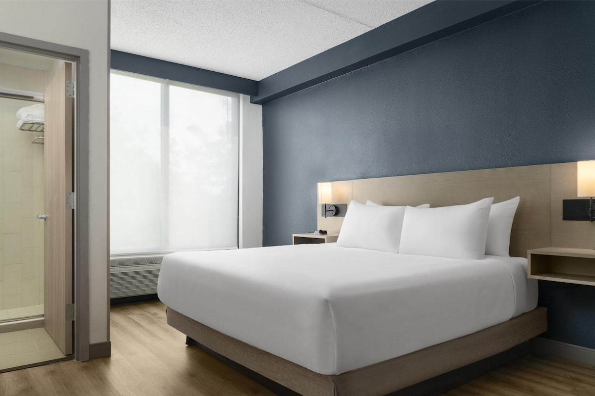 1 bedroom, premium bedding, down comforters, in-room safe
