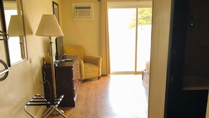 Room, 1 Queen Bed, Accessible, Refrigerator & Microwave (1 Queen Bed Accessible Non Smoking)
