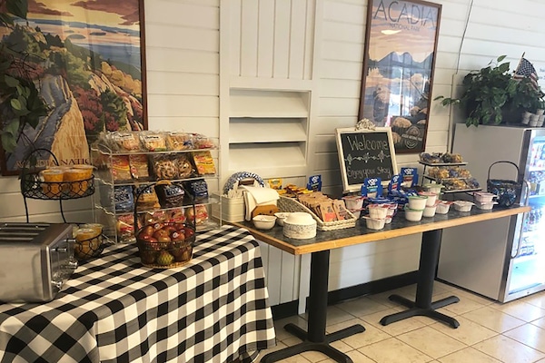 Free daily continental breakfast