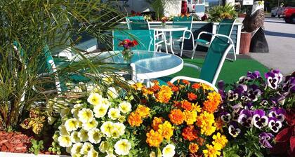 Colonial Inn Ellsworth