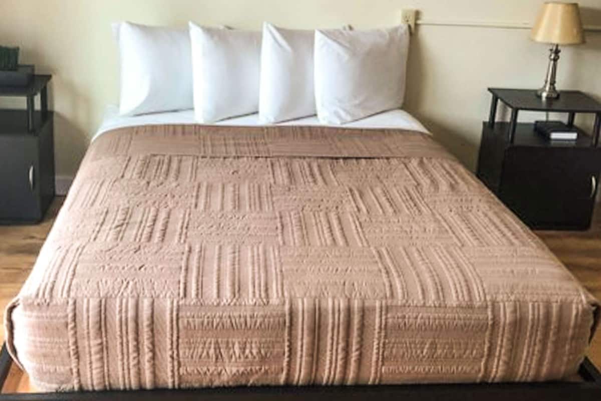 Room, 1 Queen Bed, Non Smoking, Kitchenette | 1 bedroom, desk, laptop workspace, blackout drapes