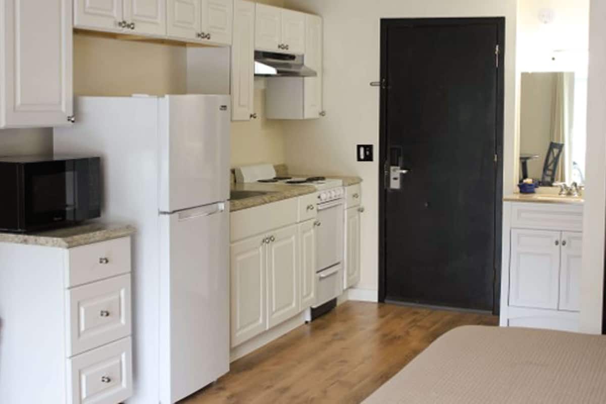 Fridge, microwave
