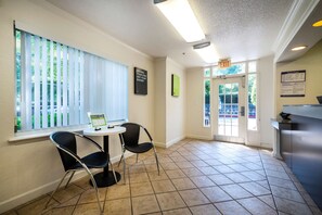 Àrea amb seients del vestíbul