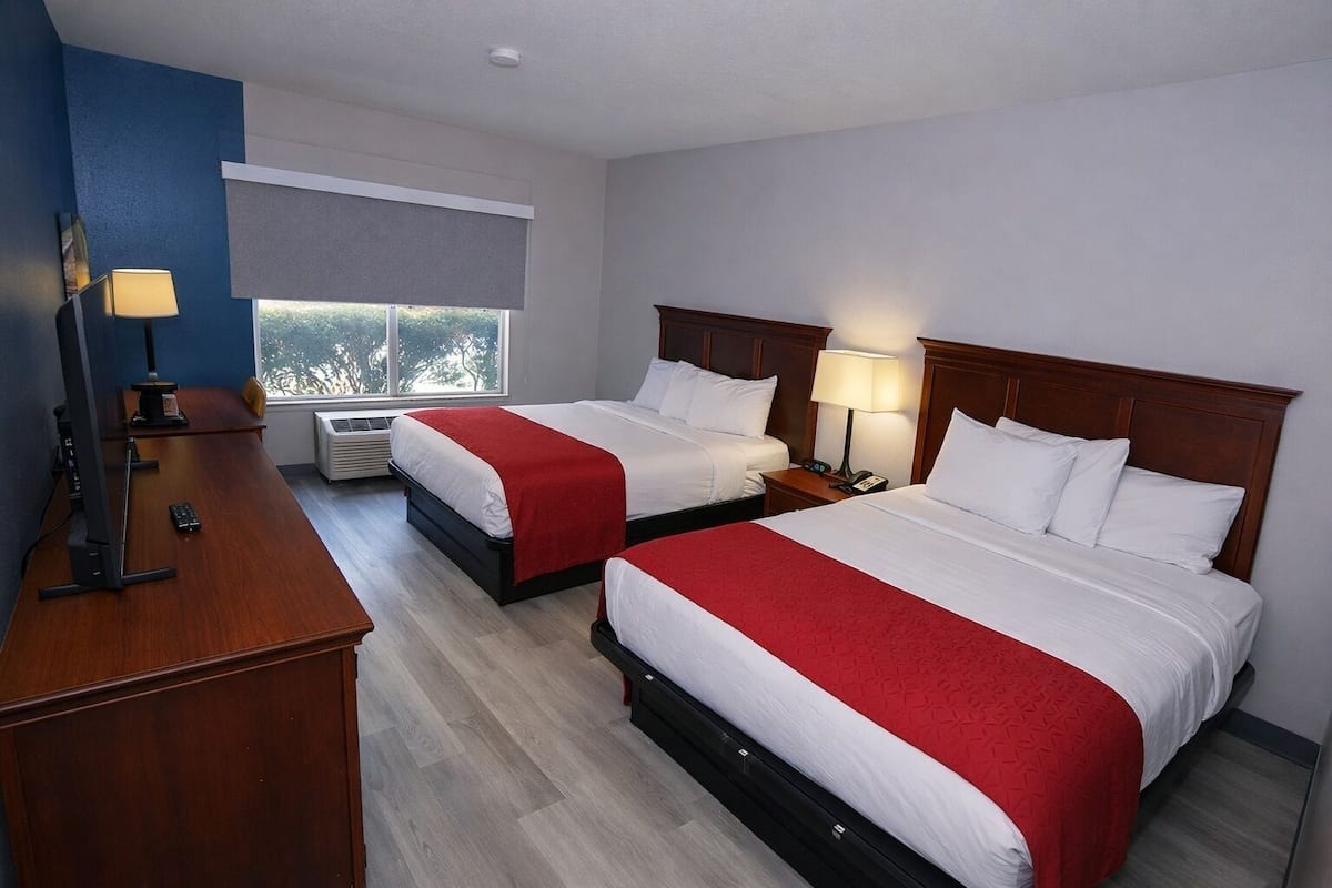 Premium bedding, down duvets, pillow-top beds, desk