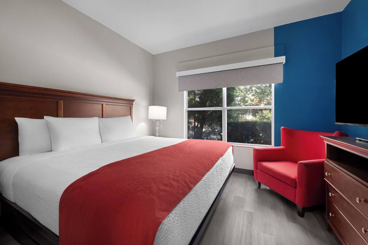 Premium bedding, down comforters, pillowtop beds, desk